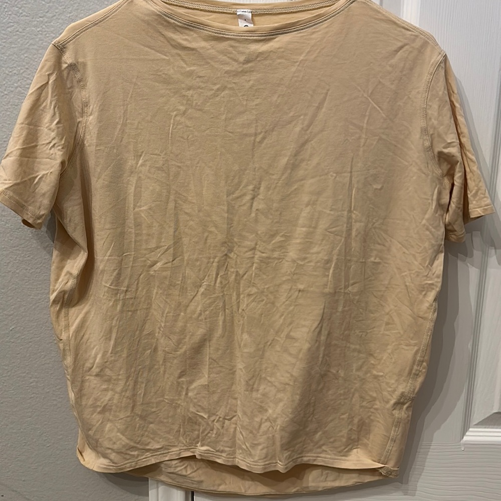Lulu pale yellow oversized top, size 2, never worn.